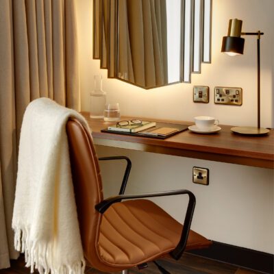 brama desk and mirror with lights on